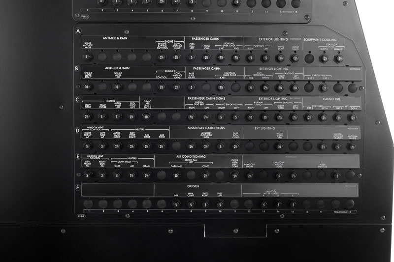 B737NG-Circuit-breakers-wall-captain-side-front-close-3
